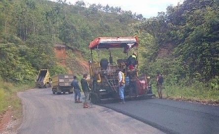 Pengaspalan ruas jalan Kerinci-Bangko beberapa hari lalu